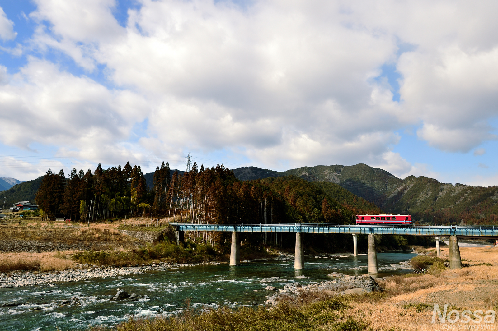 長良川を走る鉄道