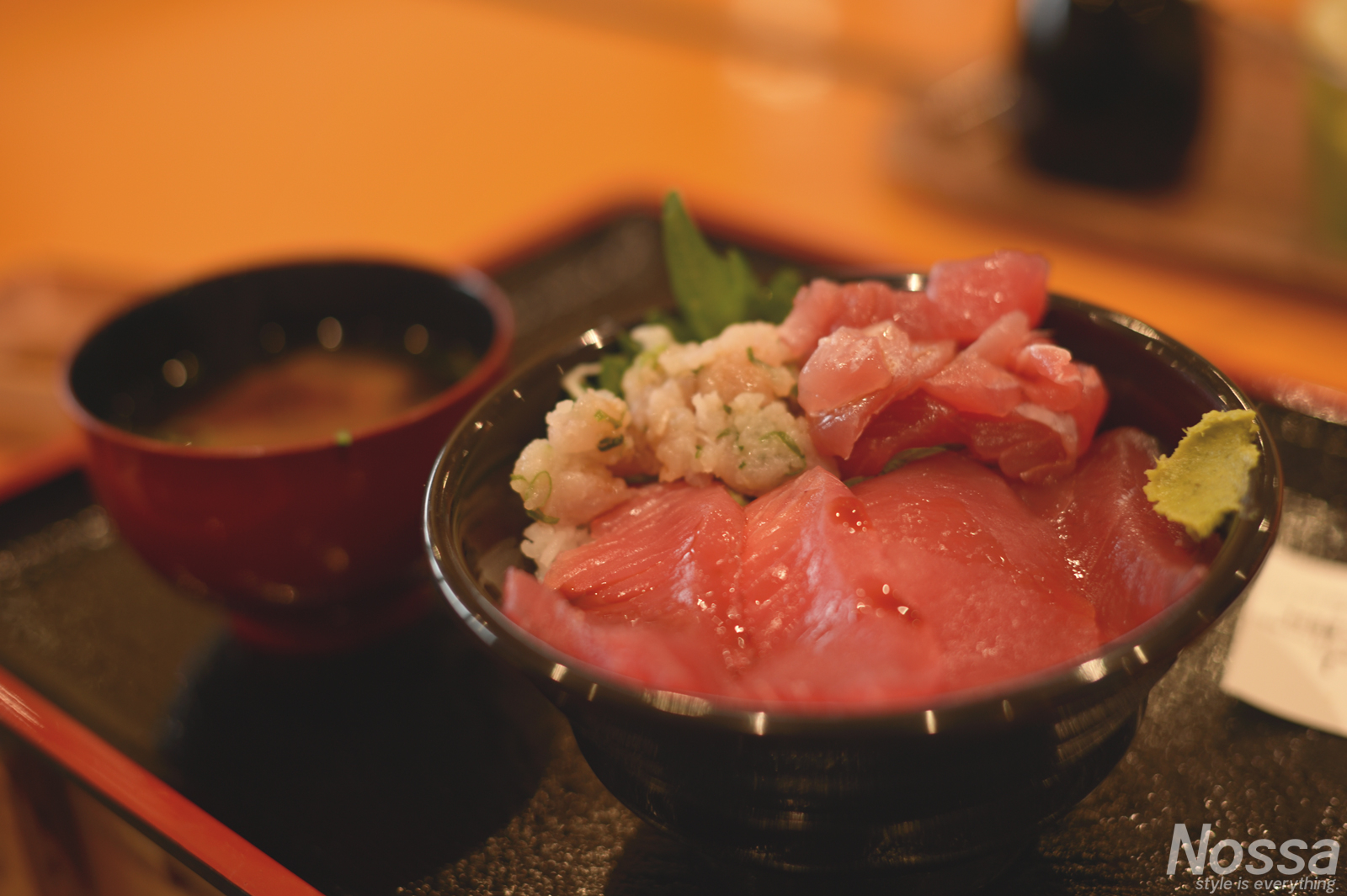 勝浦漁港のマグロ丼