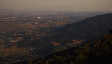 養老の滝を訪ね、名古屋・御嶽山・木曽三川を俯瞰。養老山地・三方山を登山してきた