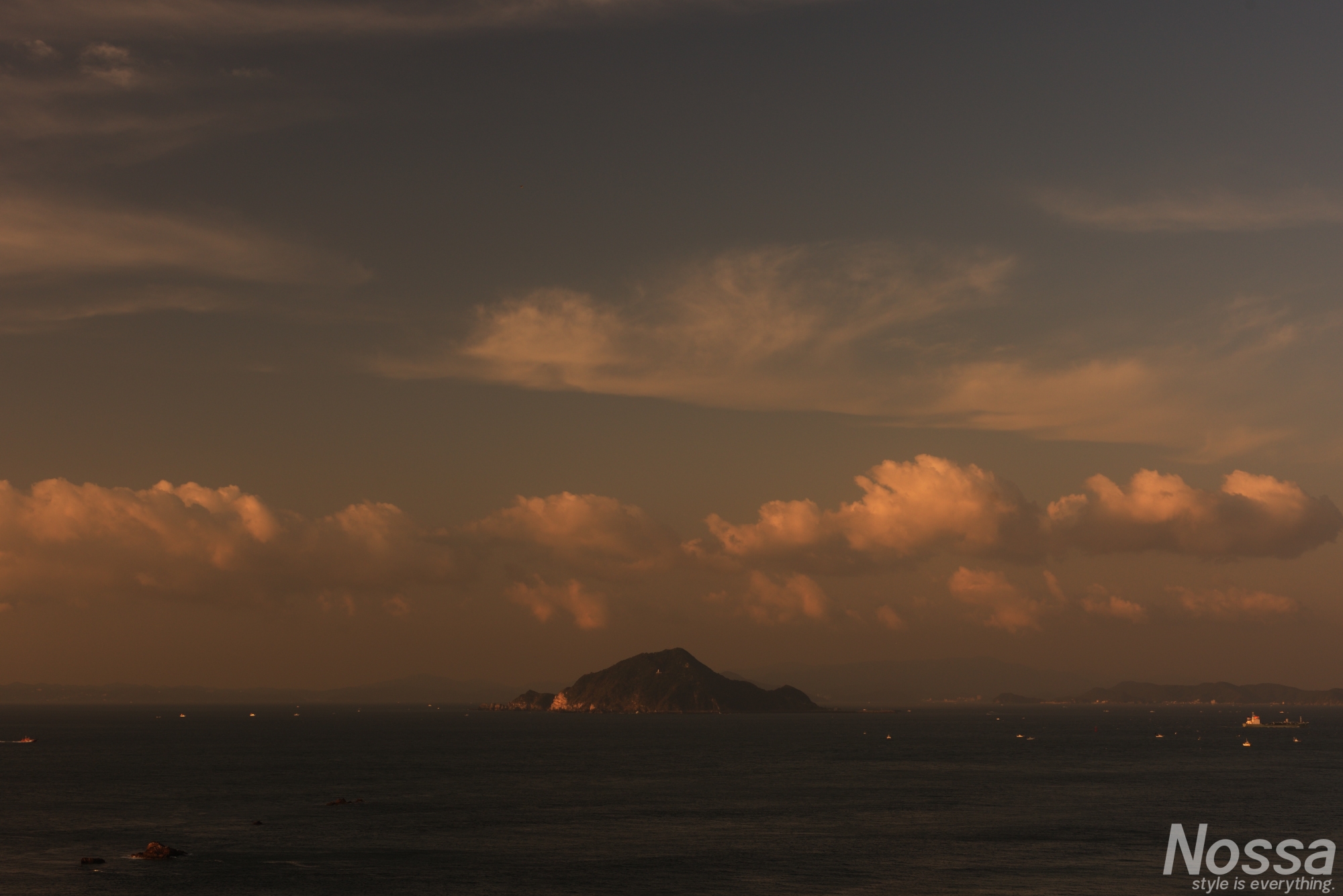 日の出の神島