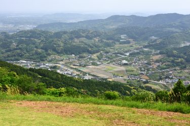 カルスト地形と浜名湖一望パノラマを楽しめる竜ヶ石山・三合山でハイキング。竜ヶ岩洞観光とセットもおすすめ